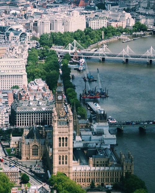 Tag someone you&rsquo;d love to go to #London with! Gotta love this aerial view of Westminster/Big B