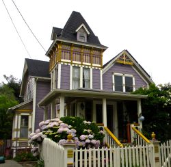 thealy50:  Another nice Victorian home in Santa Cruz. 