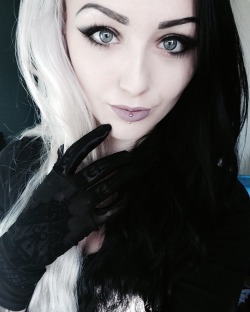 lilithlovegood:I just felt elegant today with my gloves and winged eyeliner (sorry for the selfie overload!)