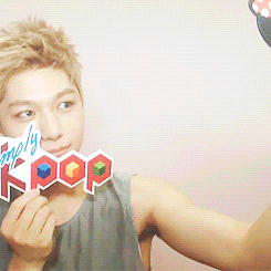 chandoo:  myungsoo’s secret to taking a good selca: having a perfect face ‘warm’