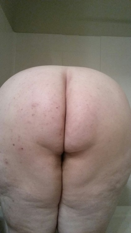 biggirlsrockmyworldx:  knittedbewbs:  Bellie, bewbs, and ass.  Absolute Perfection….