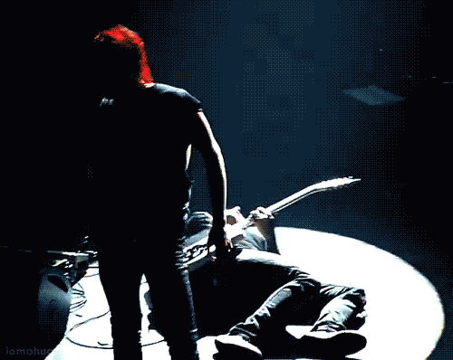 cyber-g1rl:  Gerard’s awkward, white dance moves distract you from Frank dying