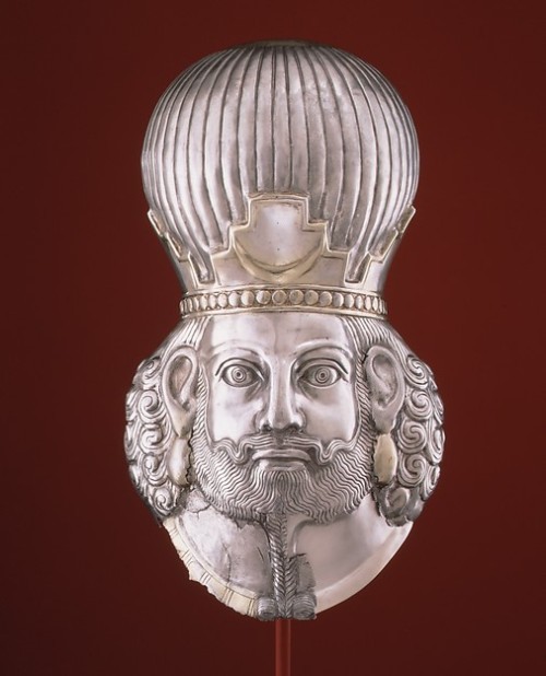 ancientpeoples:Head of a kingIran, Sasanian period, ca. 4th centurySilver with mercury gilding, 15 ¾