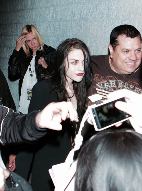 francesbeanarchive:Frances Bean Cobain giving autographs to Kurt’s fans in 2015.