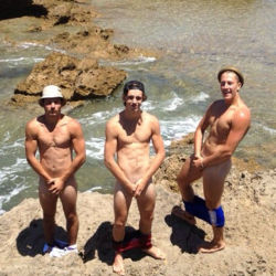 punud:  Mixed gay stuff with more than 12000 followershttp://runboxx.tumblr.com/Public nudity pix with more than 40000 followershttp://punud.tumblr.com/and Vintage gay stuff with more than 6500 followershttp://vinboyz.tumblr.com/and my blog about nude