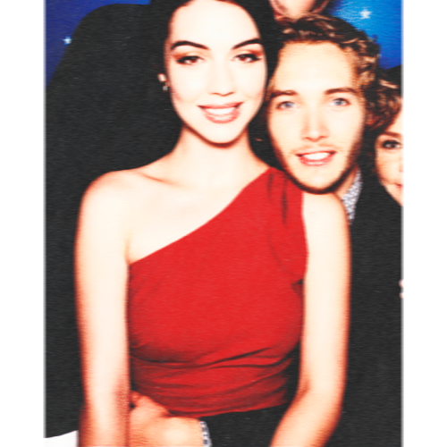 kimsojeong:  @AdelaideKane  Wait, did I miss Mary and Francis sexy time by the lake!?