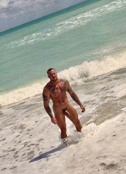 italianthongguy: mlslong69:  bigwoody1118:  Fucking hot stud    Sean Duran. Probably at Haulover Beach in Miami. I saw him there last year. Even hotter in person.     If Doctor Who can be a woman,then why not have a gay James Bond? In a remake of Doctor