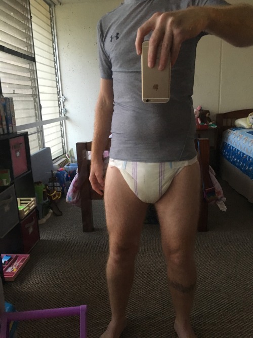 dl-park:  Seriously need my diaper changed!   VERY sexy diapered man