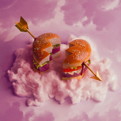 fatandfuriousburger:Heart Breaker Burger. Bun aux sésamours perdus. Cœurs d’artichauts. Cupithon cru