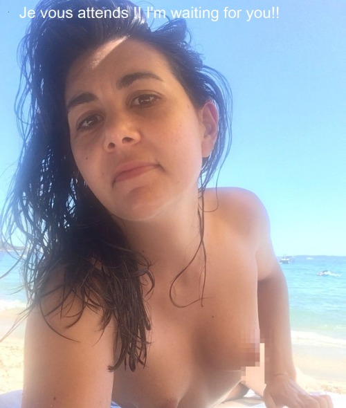 Selfie à la plage…nue , je vousattends !Selfie at the beach … nude , I’m waitting for 