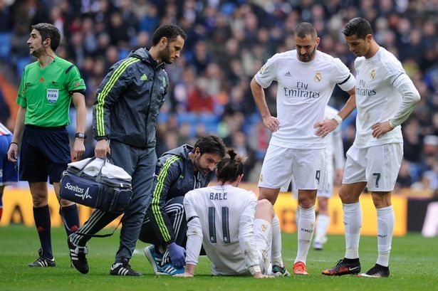 madridistaforever:  Bale: Out for 2-3 weeks with a calf injury in his right leg |