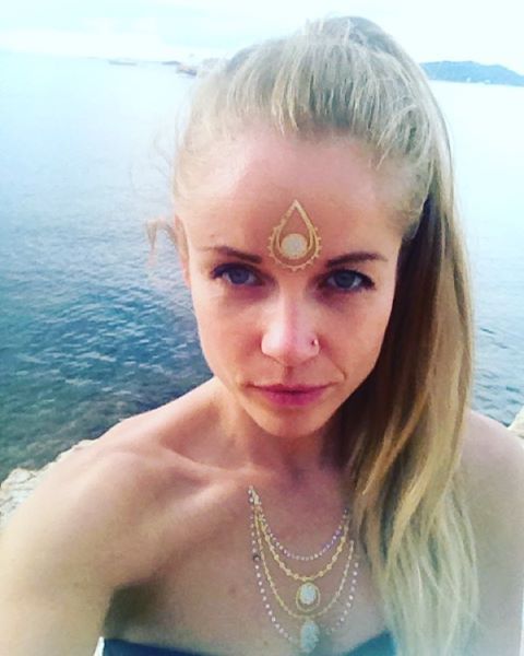 Buenos días #Ibiza ✨✨ #Eivissa #laislablanca #beach #sun #sea #meditation #ibizamornings (hie