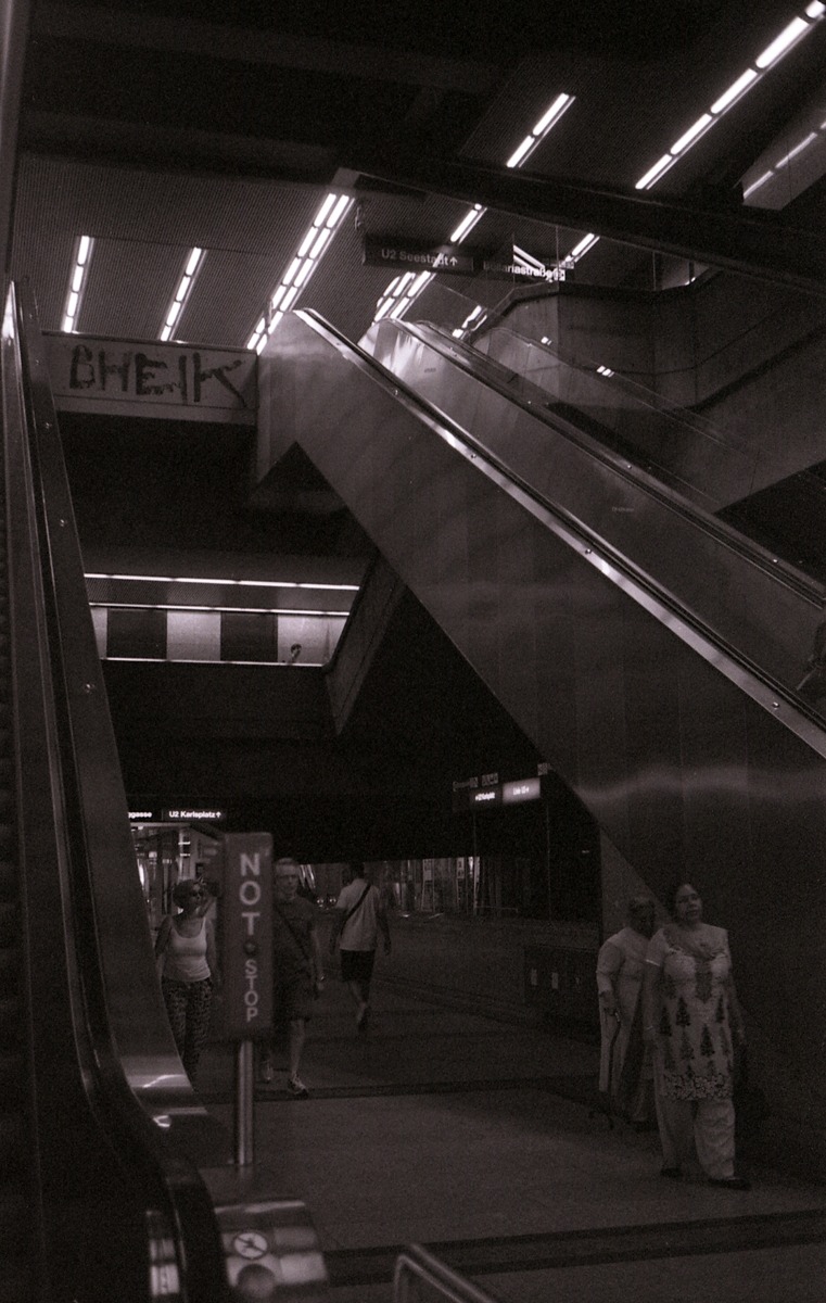 fotoshit-by-raphael:  Untitled - Wien 2015