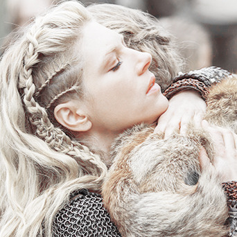 Sapphic moodboard : The sorceress and the shieldmaidenAU in which Lagertha never invaded Kattegat an