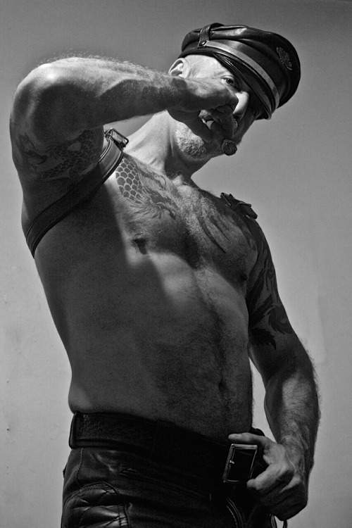 looking4amascdad:  @lthredge posted elsewhere in B&amp;W  Much better in color