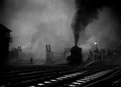 flashofgod: The New York Times Photo Archives. Leaving the Station. 1952. Thanks to undr.tumblr.com.