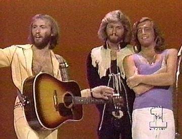 beegeesfreak: gibbconnoisseur:In action with severe attraction! Maurice, Barry, and Robin Gibb!ROBIN