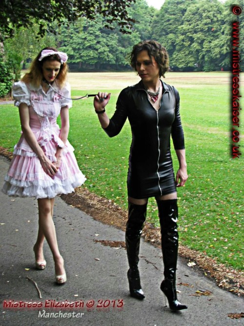 missjaime1:  sarahherslut:  Sissy submission. It really is a walk in the park. Lol.😃   I would love to be walked in the park in pink today…..
