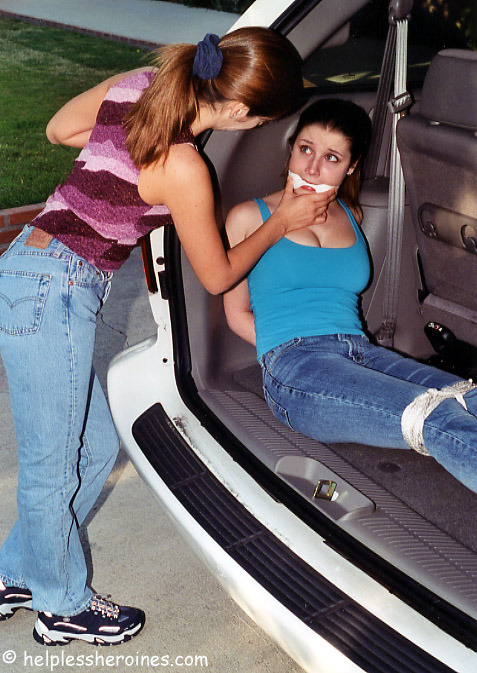 bondagehedgehog:  Erica Campbell and Alicia Silver