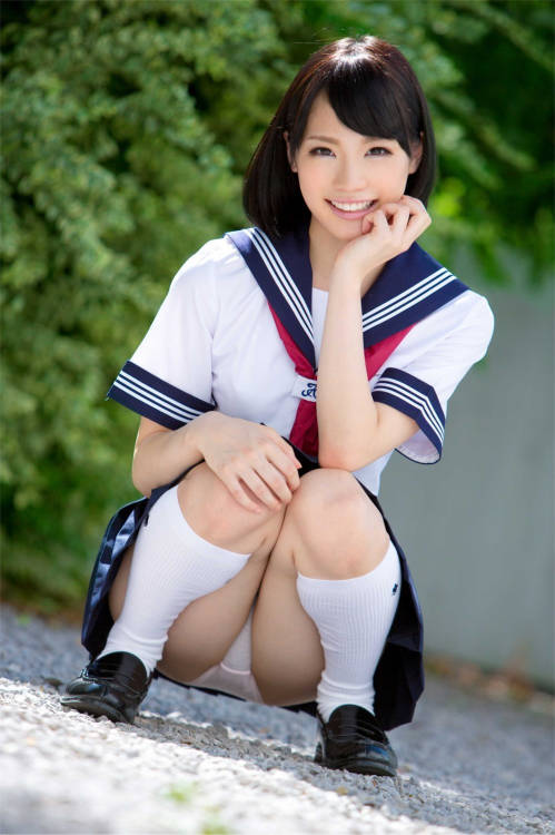 Schoolgirl - Airi Suzumura (鈴村あいり)