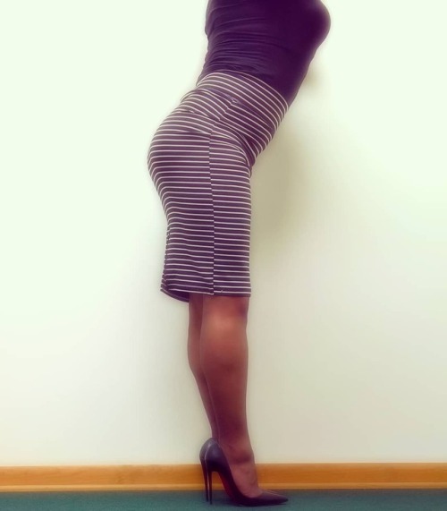 @thelimited blouse, @modaxpressonline pencil skirt, @leggsbrand &ldquo;Silken Mist&rdquo; pantyhose,