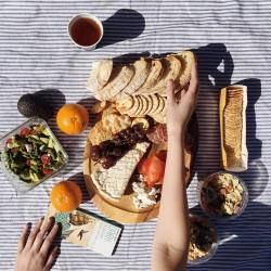 alyssamjulian:  the best midday picnic #onthetable