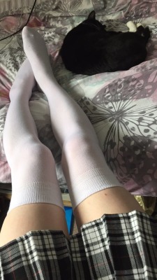 girls-kneesocks:  thanks for submit ^^ https://lucyhopeeve.tumblr.com/you