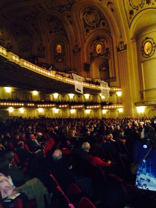 chocolatecakesandthickmilkshakes: millennialau: Demonstrators interrupt St. Louis Symphony singing a