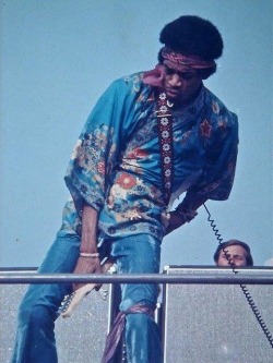 retro2mod:  Jimi Hendrix, Newport CA, 22