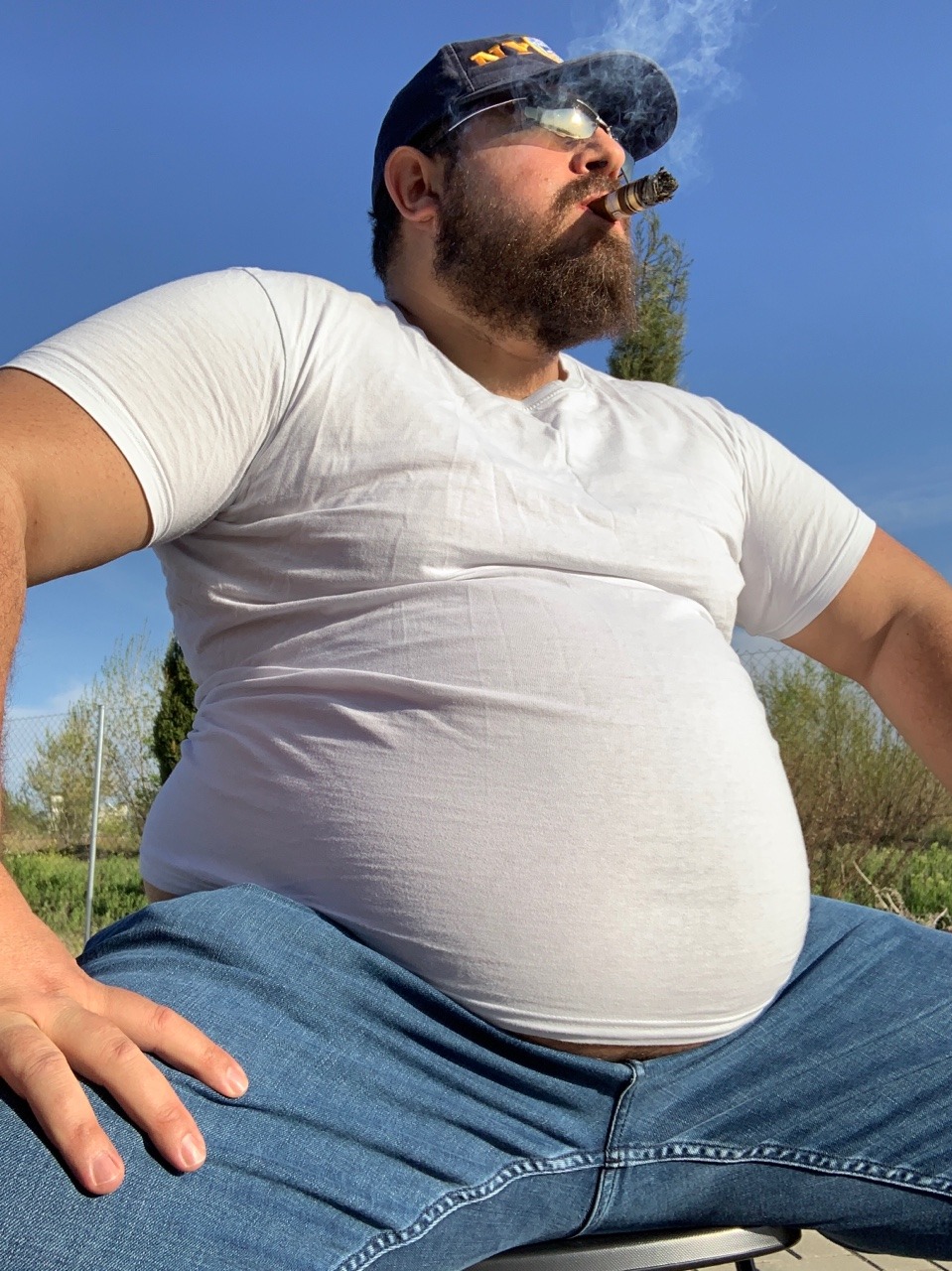 jotapei79:  Big bellied cigar bear. Watch the vids 👇https://onlyfans.com/chubbybear79