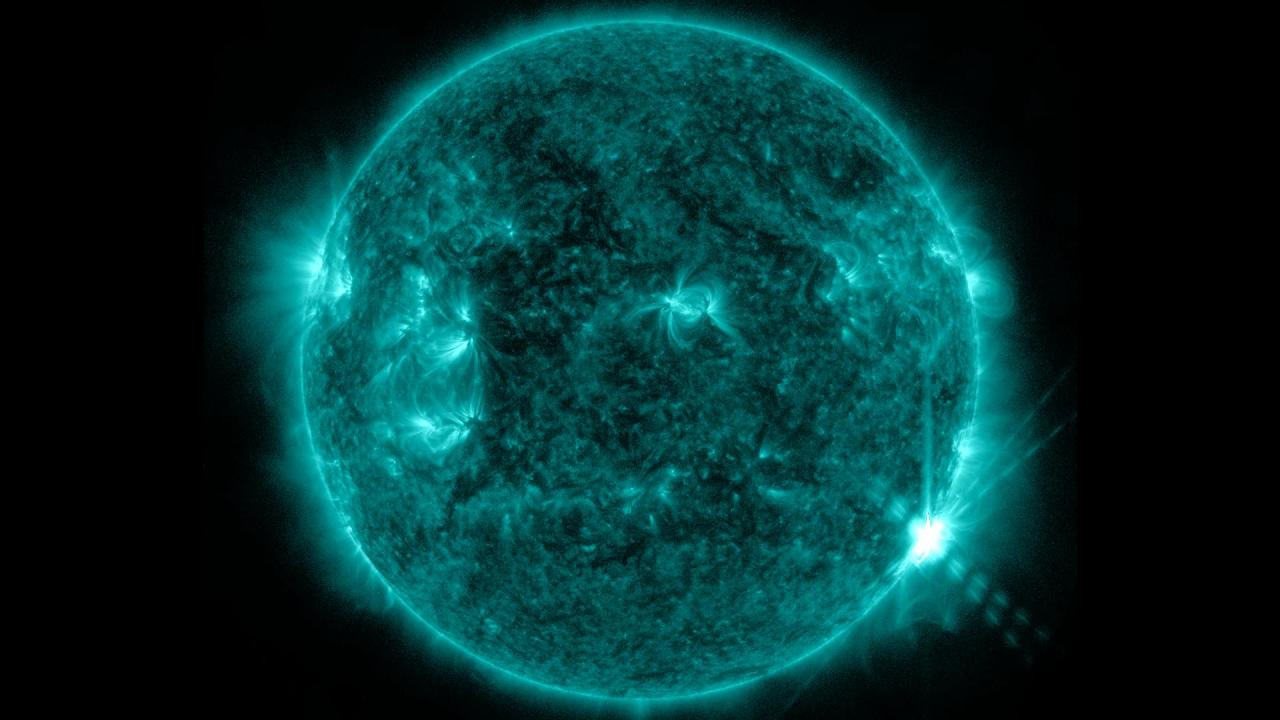 skynewsoffair:  The sun emitted a mid-level solar flare, peaking at 6:49 p.m. on