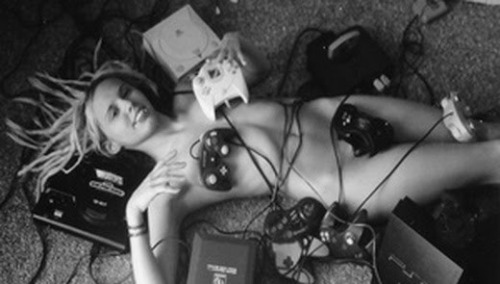 kneelforyourgoddess:  brattylittlemerry:  domimatrix:  black-sapiosexual:  Bringing on-screen dreams to life.  Yes, because girls who play video games usually do so naked and for the pleasure of men. ( -__-)  It’s all about that male gaze innit? Can’t
