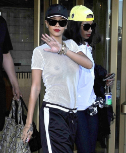 daily–celebs:  7/22/13: Rihanna leaving