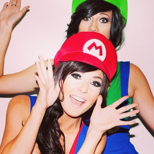 jessicanigrifanclub:its a mee Super Mario sisters