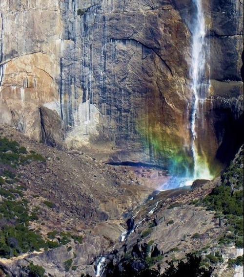 Rainbow fallsAlthough the drought of 2014 reduced the flow to a trickle, the Upper Yosemite Falls st