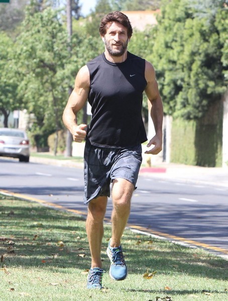 starringroles:  Jonathan Lapaglia candids 2