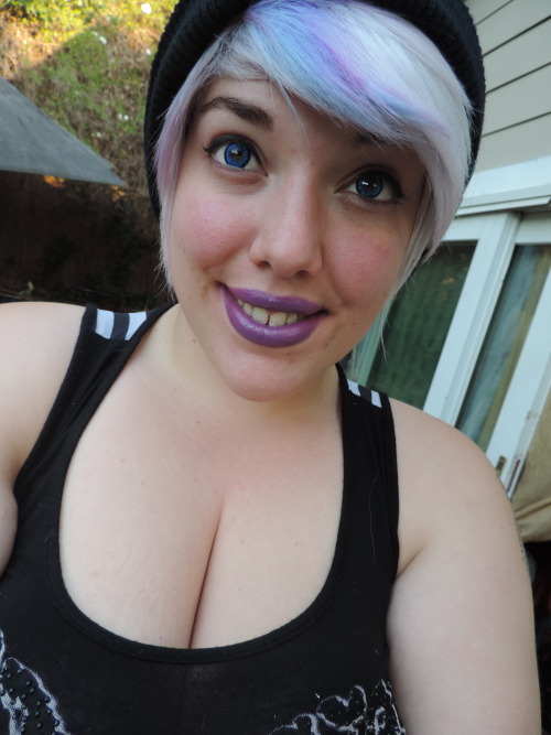 hypnomilk:I put on some purple lipstick today so I thought I’d show offmaybe put on some contacts an