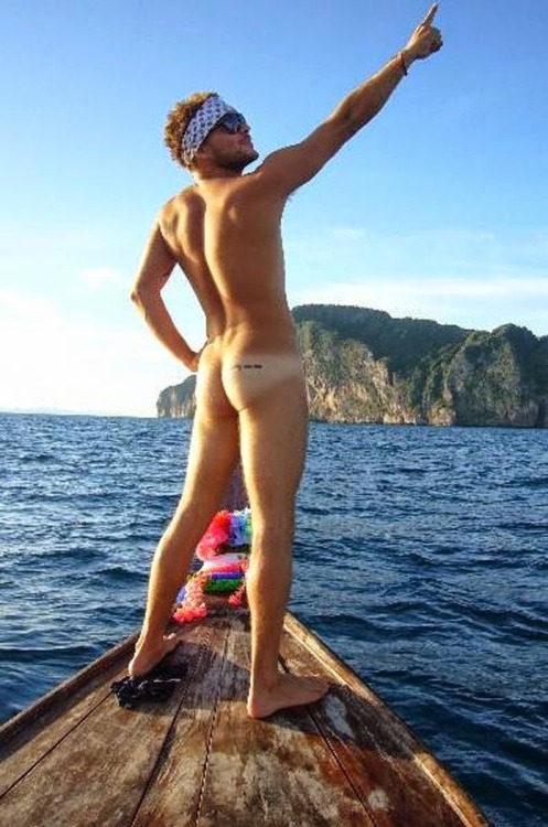 pornstar0069:  My kind of boat trip