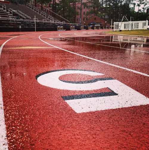 starbucksrunner:  rainy day on the track