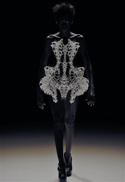 ghoulishpumpkinz:  Iris van Herpen (@irisvanherpen)