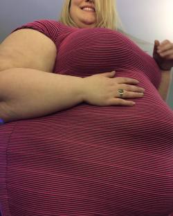 superandsexybbw:  roxxieyo:  Ham planet 🐷  √   Love to make love to her all night long