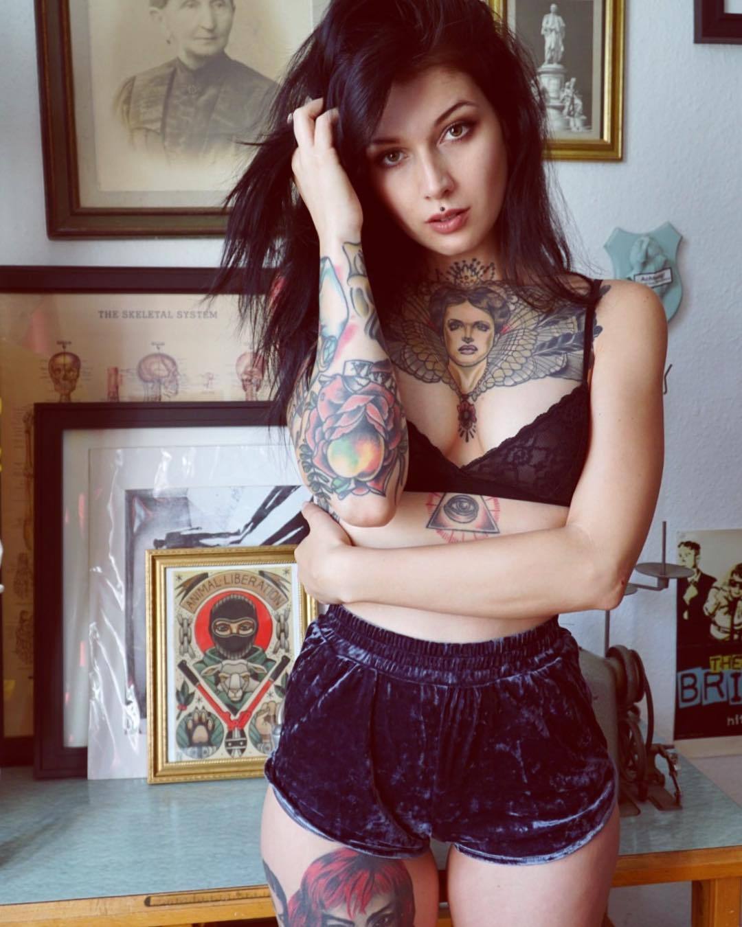 thatattoozone:    Victoria van Violence  
