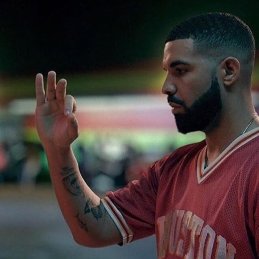 champagnepapipl:Drake tonight at the Raptors Game