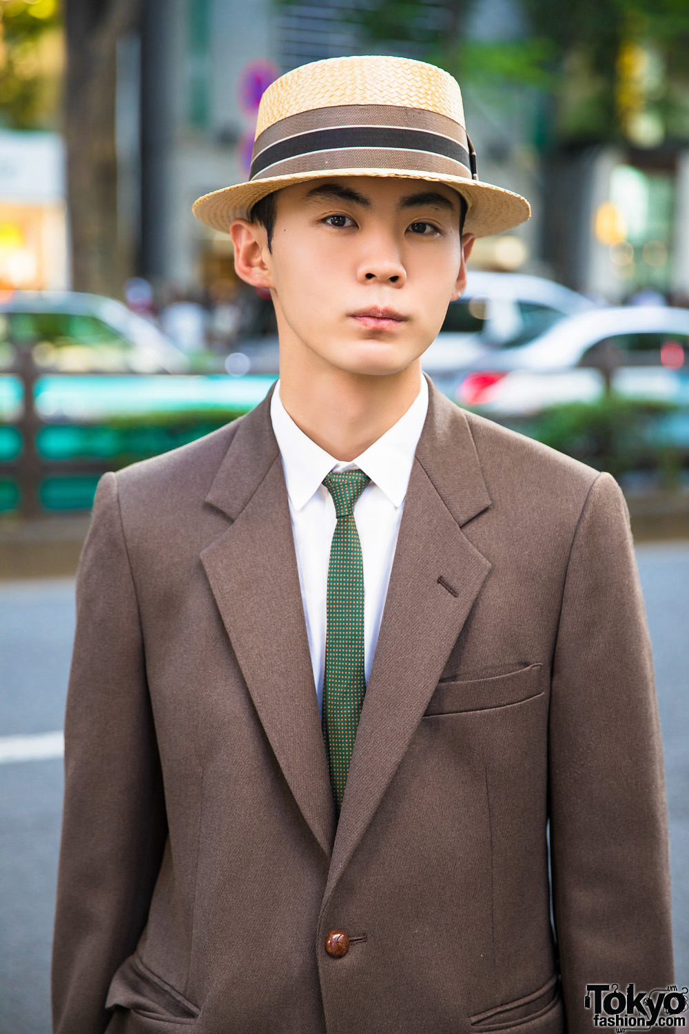 tokyo-fashion:  Japanese hair stylist Yuta on the street in Harajuku wearing a retro