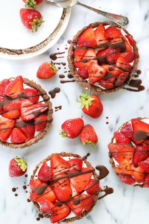 intensefoodcravings:  No-Bake Mini Strawberry Pies | Eat Good 4 Life