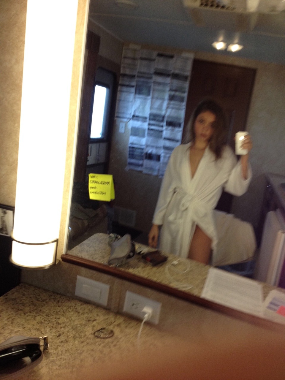 minion93:  Sarah Hyland Leaked Pt2