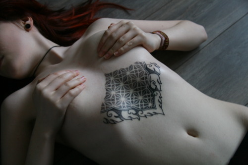 fac3d0wn:Finally got inked ✌Photo credit goes to exitlight <33
