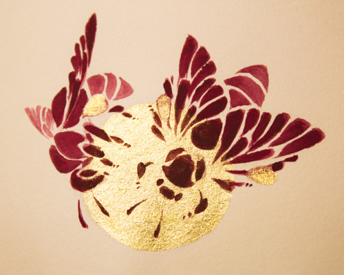 viivus: I’ve been experimenting with bees and gold ink! Also my scanner crapped out, which is 