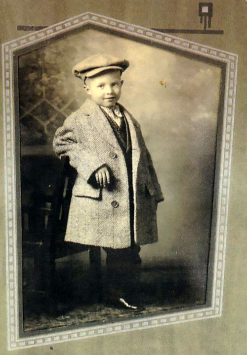 Lyons KS (pop 2,516 in the 1920s) a fashion hub? Well, little Wendell George Drury in 1928 certainly