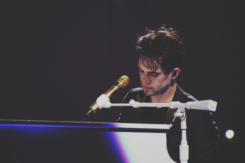 brendonuriesource:picscait: I can’t believe these pictures I got from Panic! At the Disco last night